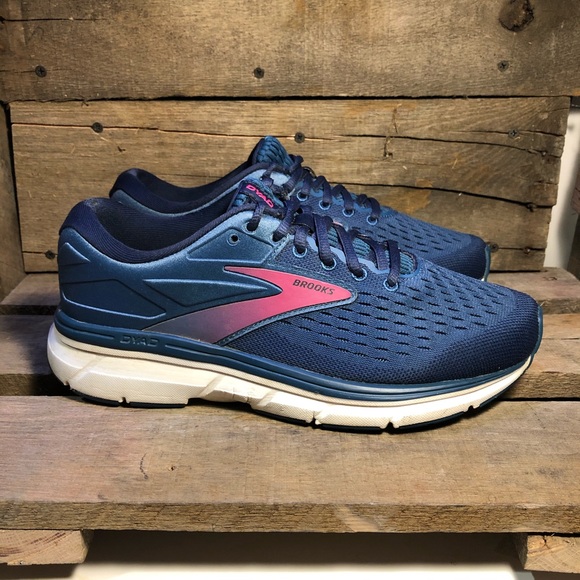 brooks dyad tennis shoes